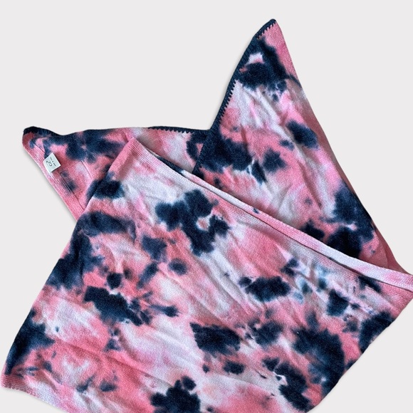 Women's C.C Soft Wrap Navy/Pink Scarf NWT - Picture 8 of 11